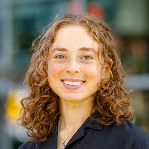 Headshot of Anna Barcellos